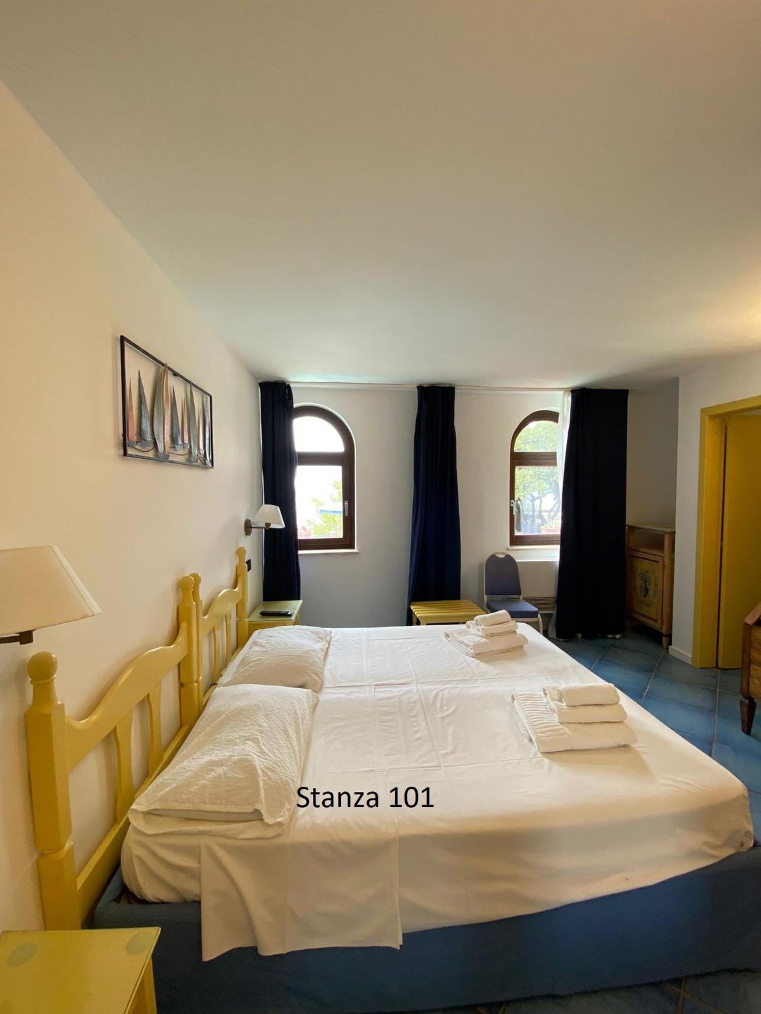 Hotel Il Gabbiano Palinuro Esterno foto