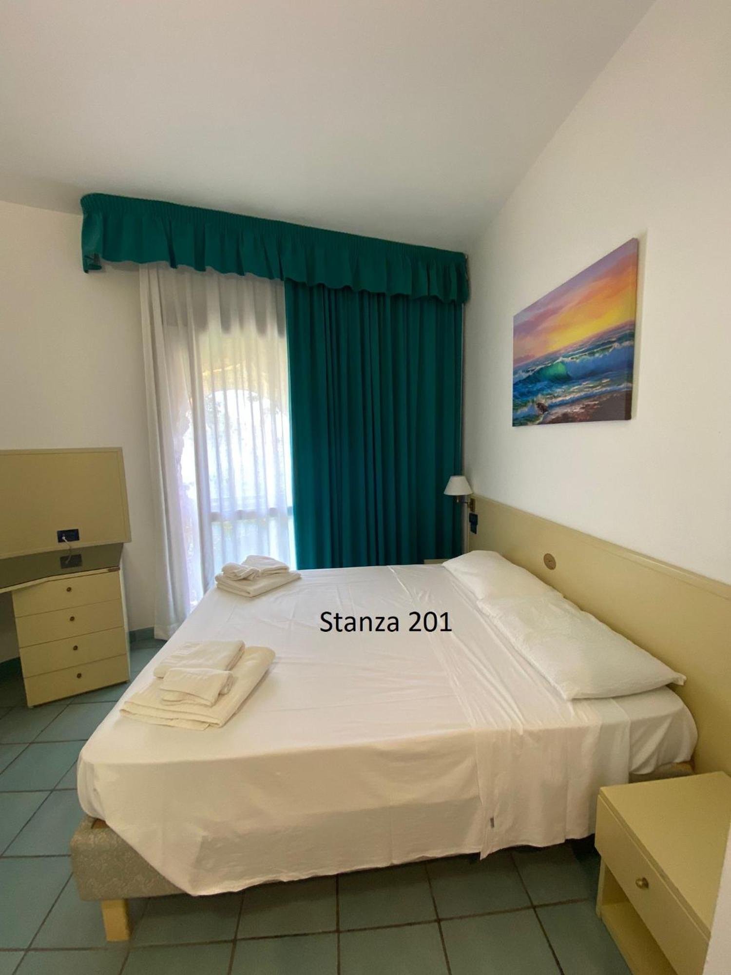 Hotel Il Gabbiano Palinuro Esterno foto