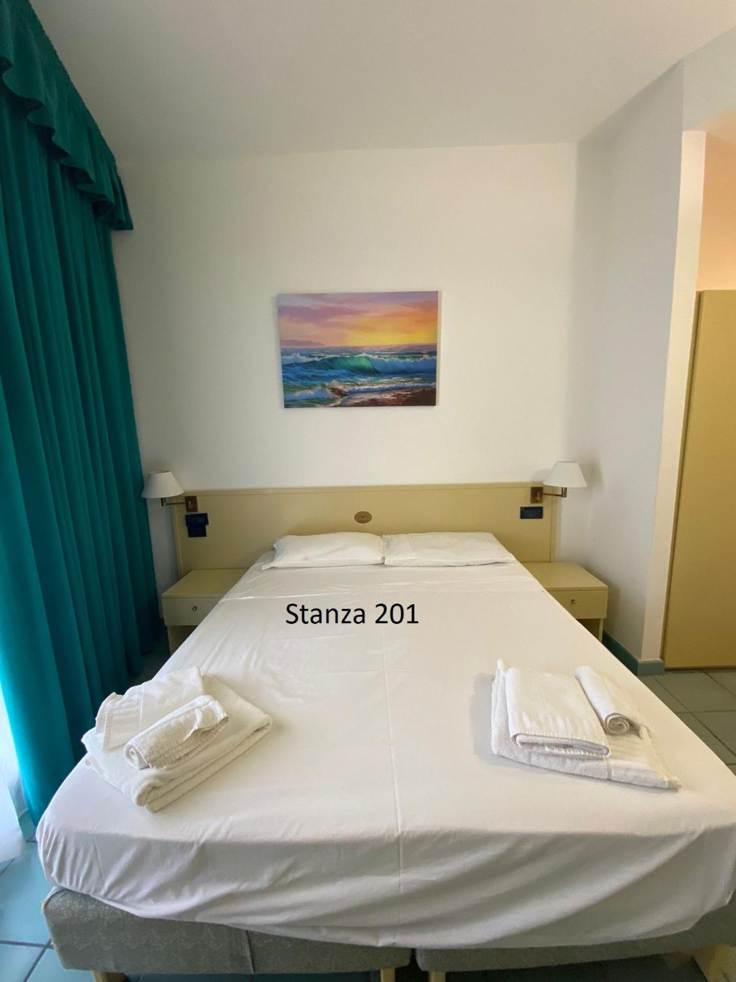 Hotel Il Gabbiano Palinuro Esterno foto
